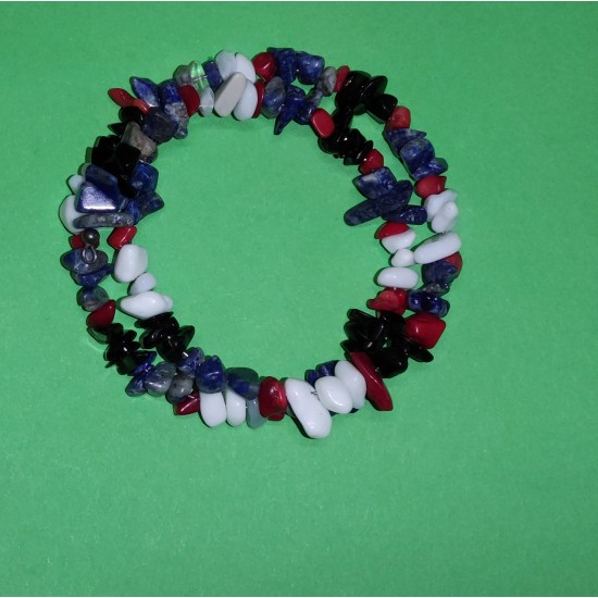 Bracelet made of black onyx chips, white agate, blue lapis lazuli and red coral. The bracelets are made by hand on memory wire.