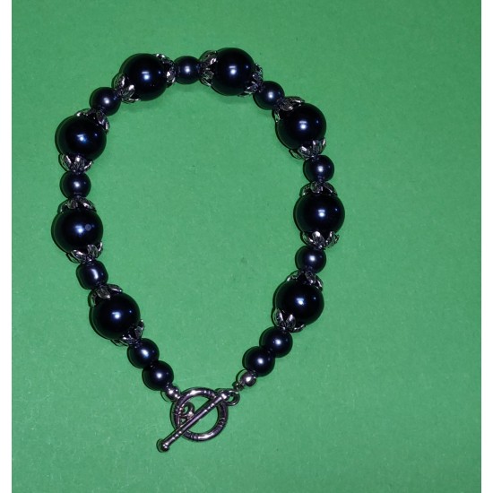 Bracelet about 21 cm made of dark albatross glass beads