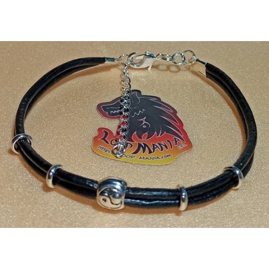 Leather bracelet with metal beads. Made of 3mm natural leather 1 Tibetan silver bead and 4 silver plated links. Universal size with silver lobster clasps and 5 cm silver plated extension.