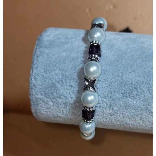 Bratara of pearl stitch and string margin with elastic. Stitch pearl ties and elastic strap marble with silver accessories. Universal marble incepand with 14 cm.