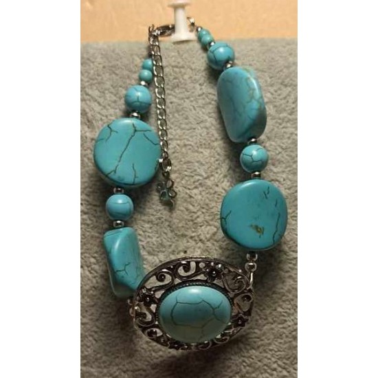 Bracelet made of howlite beads and pendant with turquoise carbochome, on siliconized wire, with stainless steel accessories with stainless steel lobster clasps with 5 cm extension.. Size BRT410-1= 18.4 cm, BRT410-2= 19.7 cm