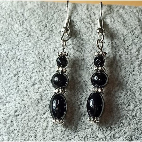 Natural onyx bead earrings. Made of silver plated pancakes. 5 cm earrings with silver plated cakes.