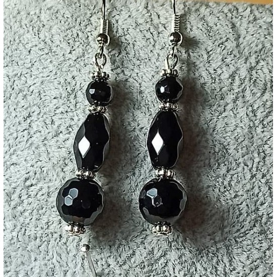 Natural onyx bead earrings. Made of silver plated pancakes. 6 cm earrings with silver plated cakes.