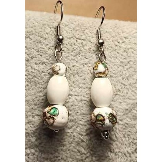 Earrings made of porcelain beads and cloisonne with spacers and stainless steel plates. 