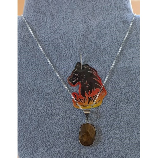  Silver plated chain with tiger eye pendant 17x37x6 mm.