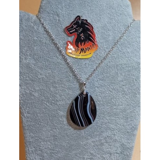  55 cm necklace with striped gray agate pendant 40 / 45mm long, 28 / 30mm wide. (1pc) cm and silver plated accessories. Handmade on silicone wire, silver-plated lobster clasp.