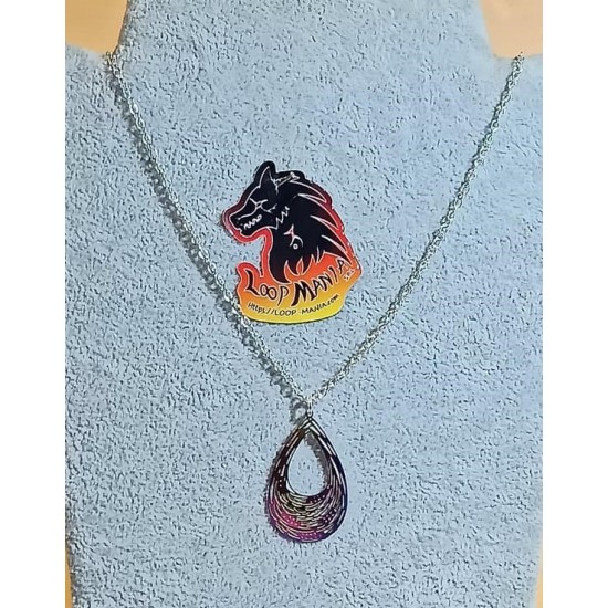 55 cm necklace with filigree stainless steel pendant, multicolored plated and silver plated chain. Handmade on silver plated chain, lobster clasp and 5 cm silver plated extension.