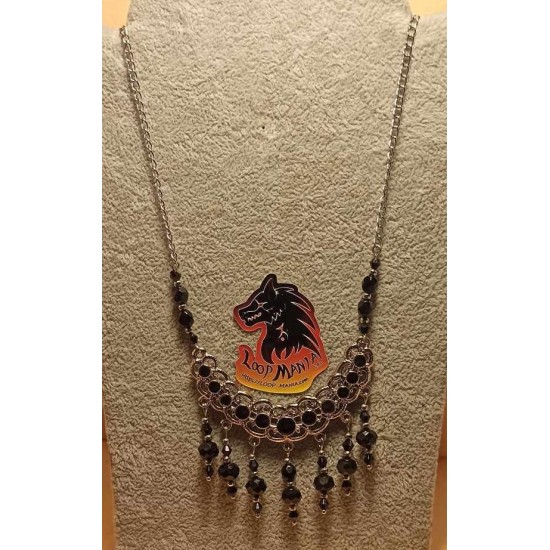50 cm necklace with black carbochon necklace base, wire polish glass beads and stainless steel chain. Handmade on a stainless steel chain. , lobster clasp and 5 cm stainless steel extension.