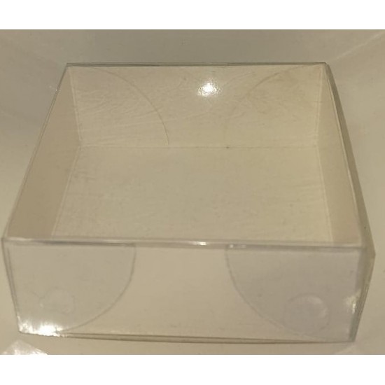  Boxes with white cardboard bottom, transparent plastic lid. Dimensions 8x8cm, height 3 cm.