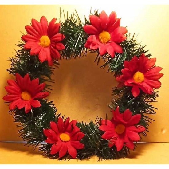 Artificial fir wreath with artificial flowers, daisies 7.5 cm. Crown diameter 25-23cm.