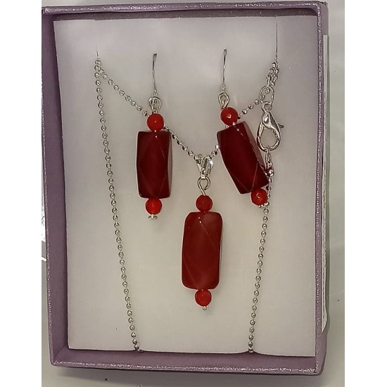 Chain 45 cm and earrings with accessories plated with silver and red agate.