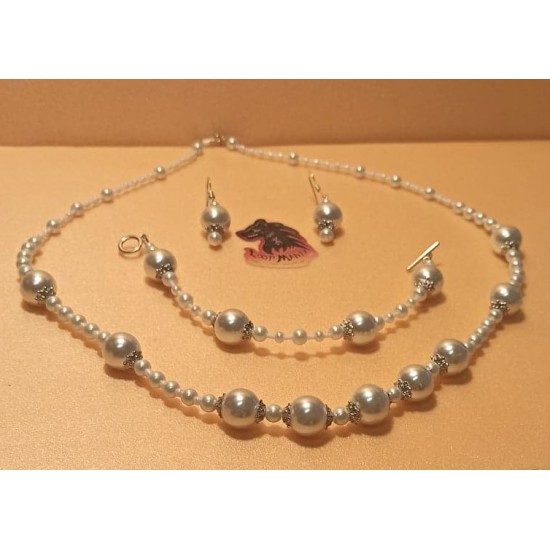 Set: necklace-earrings-bracelet. Necklace about 65 cm. White glass beads, toho beads, Tibetan silver caps. Handmade on silicone wire, lock with silver screw. The bracelet is handmade on silicone wire. Tibetan silver toggle clasps.