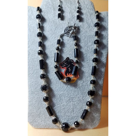 Set: necklace-bracelet-earrings made of natural stone onyx beads. Handmade on silicone wire made of onyx beads of different shapes and sizes, silver-plated spacers, silver lobster clasps. 19.1 cm bracelet with silver-plated toggle clasp. 5 cm silver-plate
