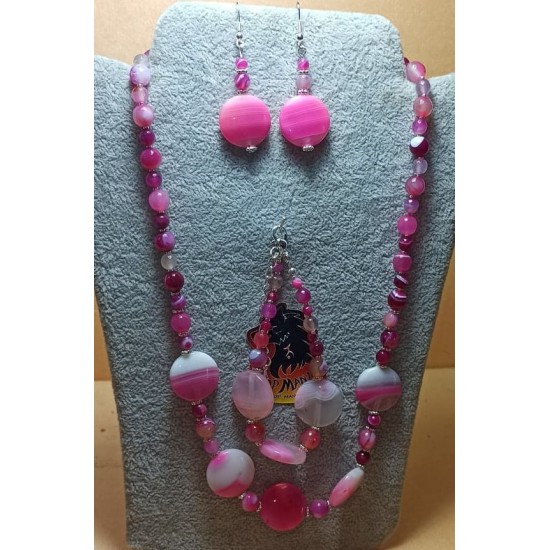 Set: necklace-bracelet-beaded earrings agate fuchsia lace. Handmade on silicone wire, beaded necklace with silver fuchsia lace, silver-plated spacers and beads, silver lobster clasps. Necklace size 55 cm + 5 cm silver plated extension. Bracelet size 18.4 
