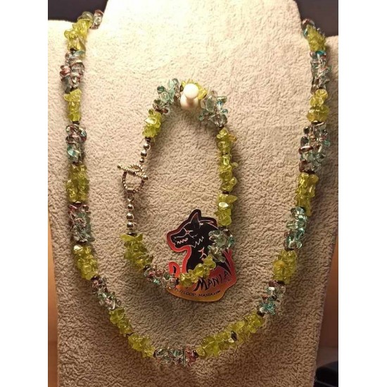 Set: necklace--bracelet. Necklace and bracelet, made of prehnite semi-precious chips and beads and glass chips with accessories plated with silver and Tibetan silver. with Tibetan silver toggle clasps. 